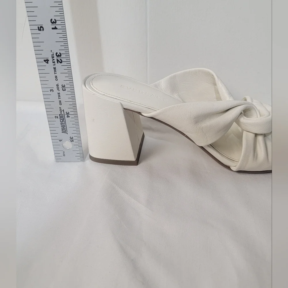 Everlane The Day Twist Heel in Cream Size Leather Flared Block Heel